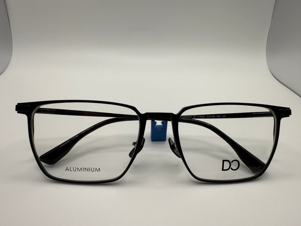 37002 Men style; Aluminium front ,B titanium temples ,acetate tips