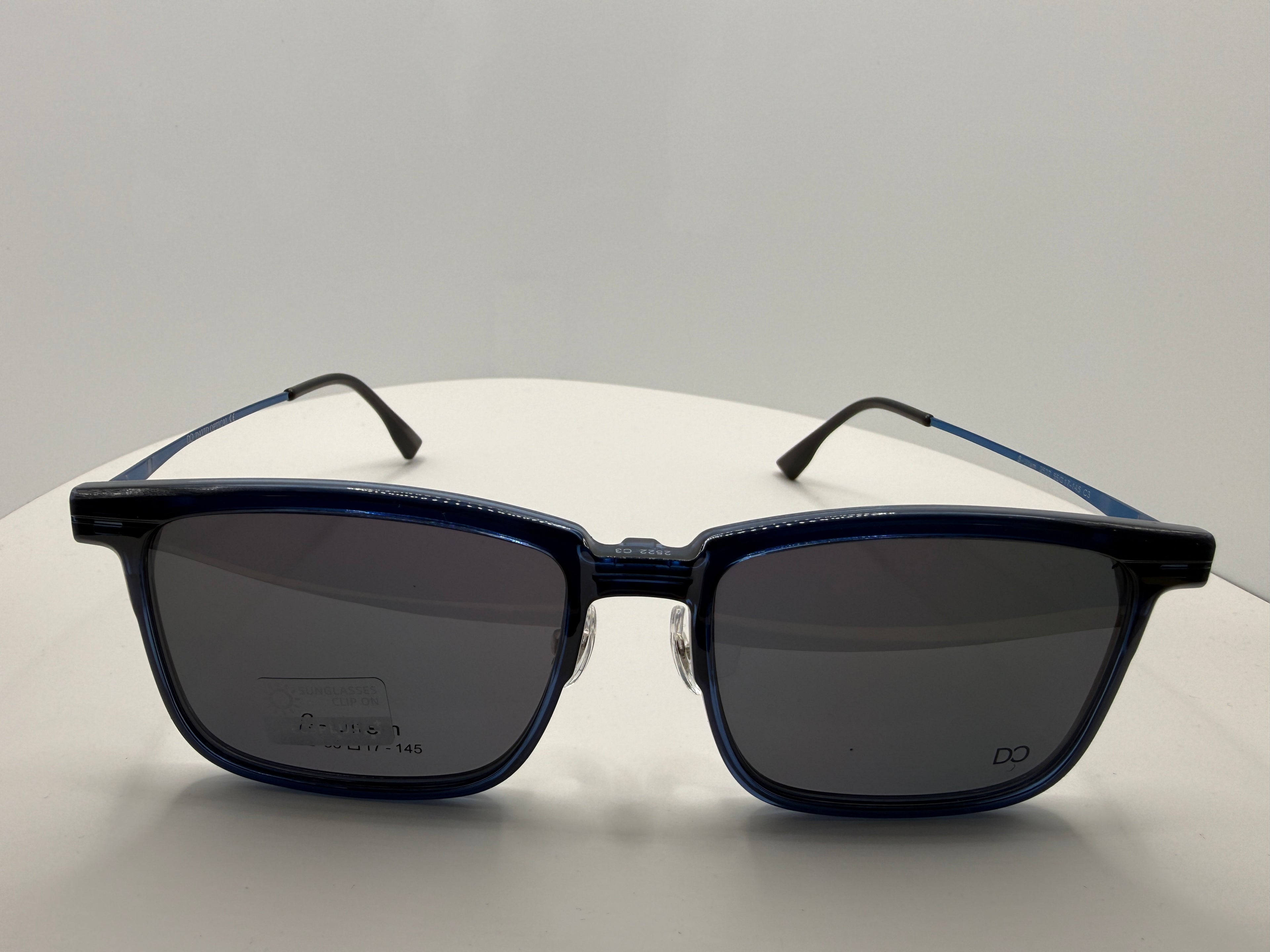 2522 Unisex Beta Uitem frame with clippers