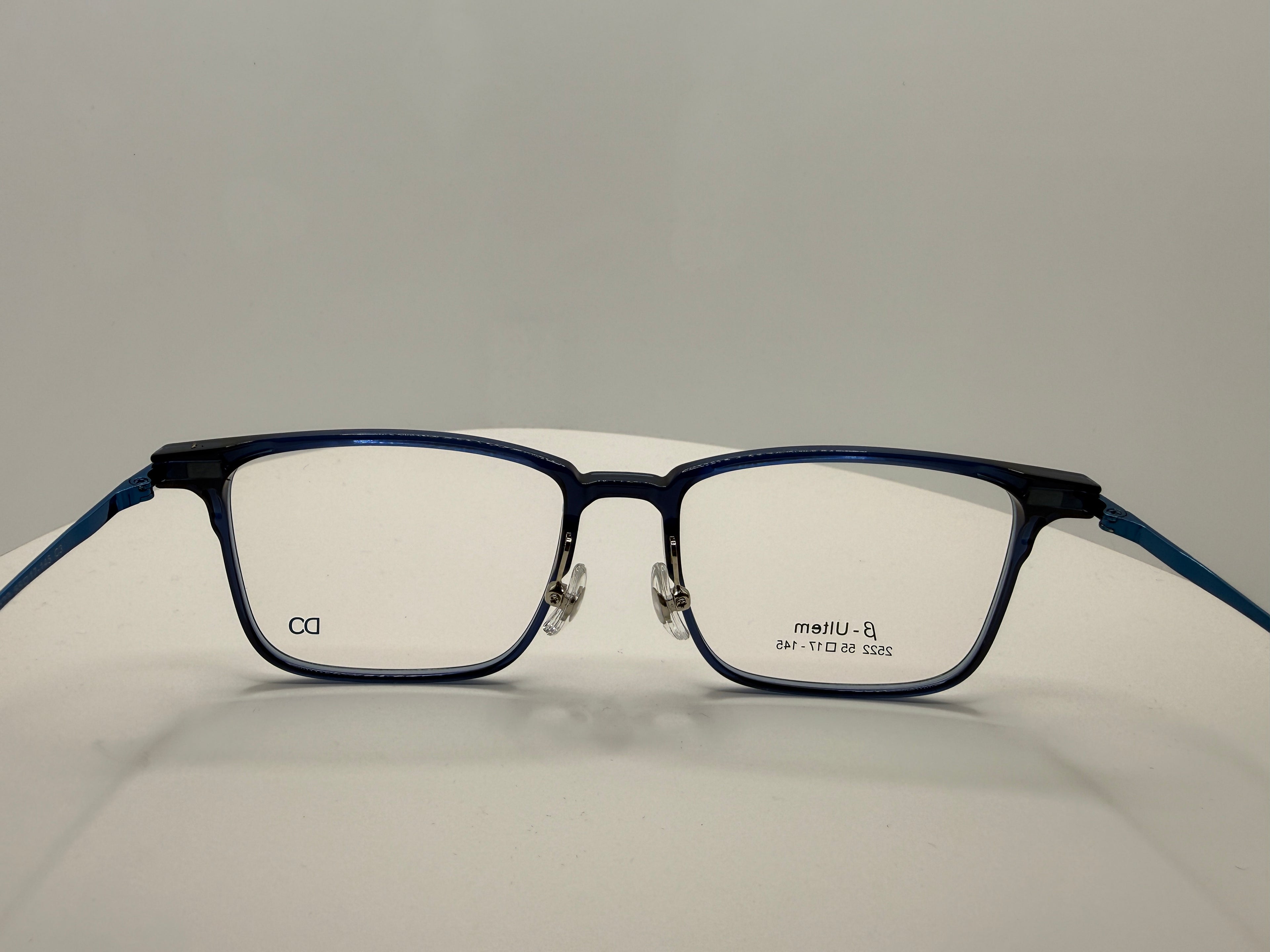 2522 Unisex Beta Uitem frame with clippers