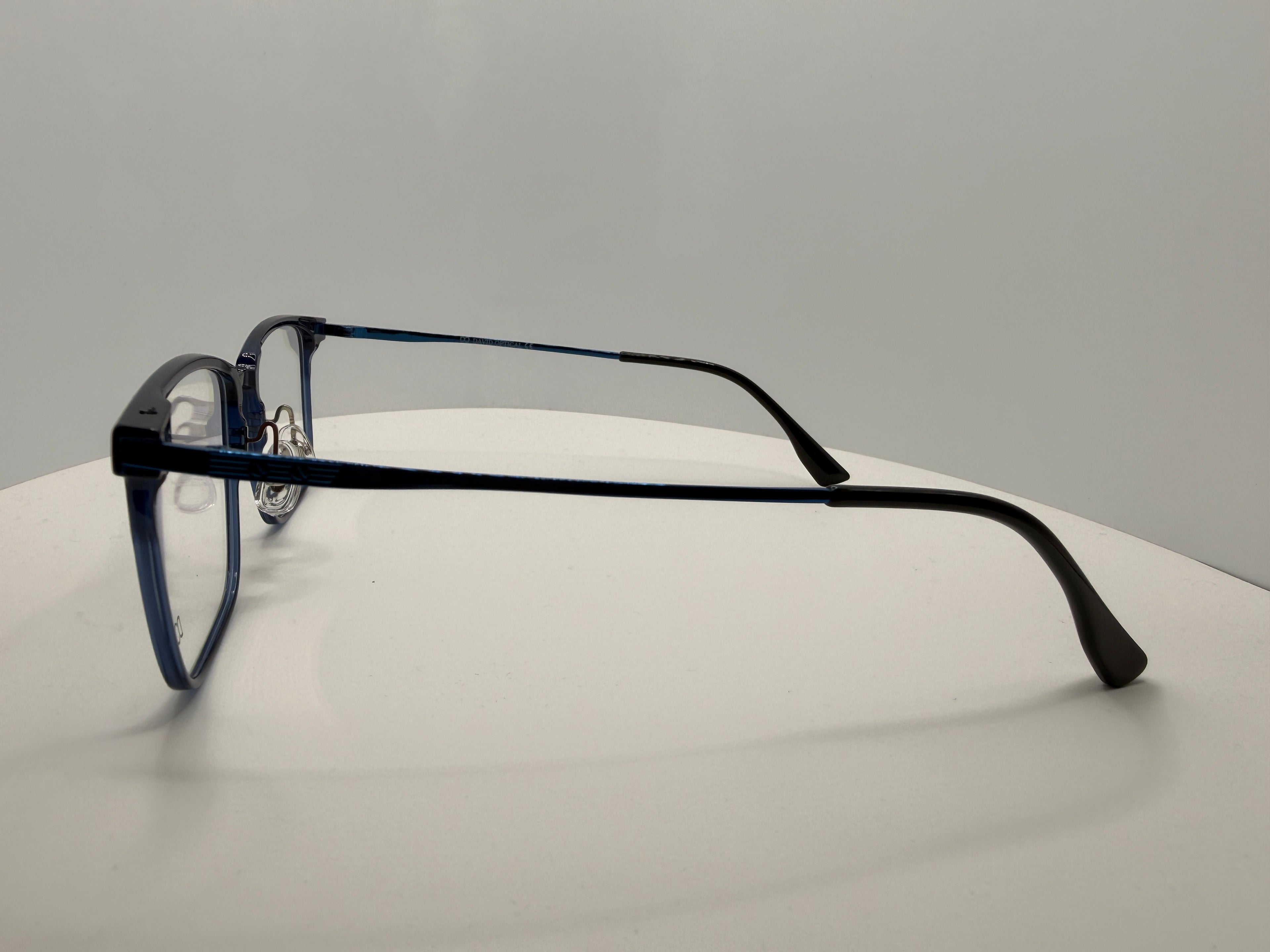 2522 Unisex Beta Uitem frame with clippers