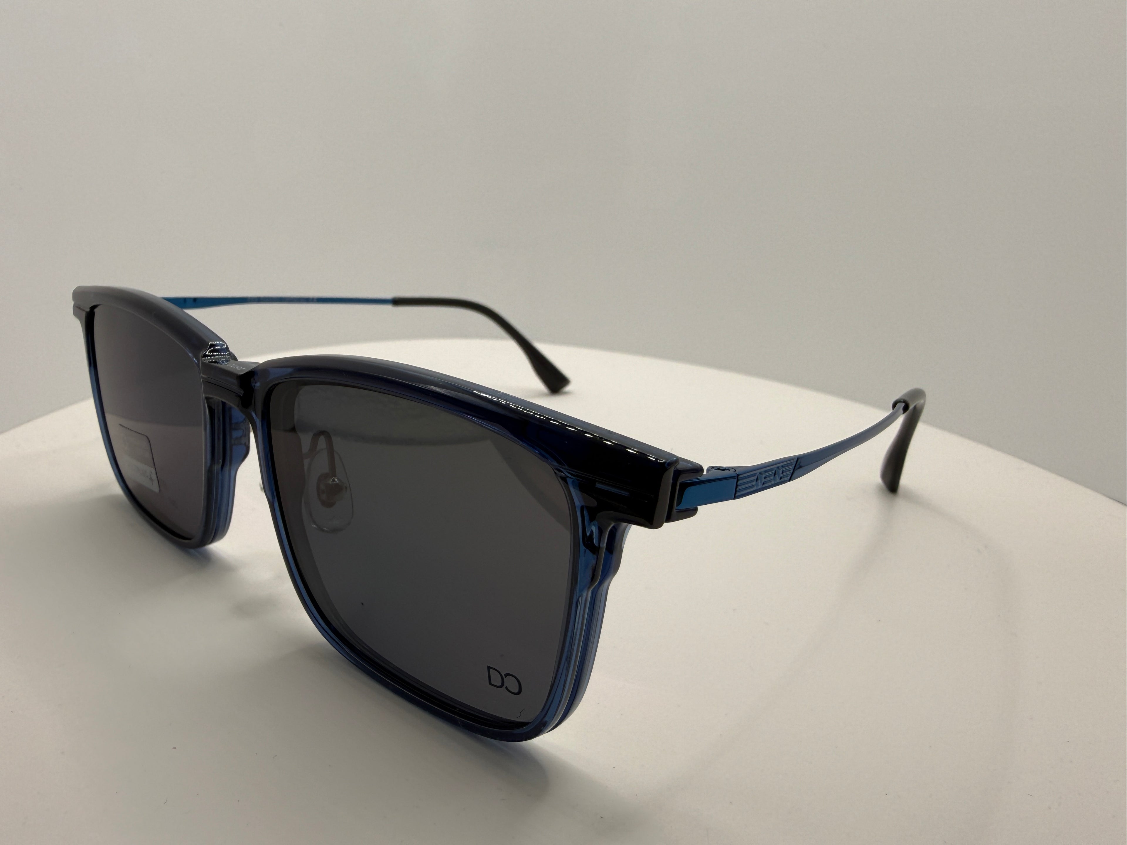 2522 Unisex Beta Uitem frame with clippers