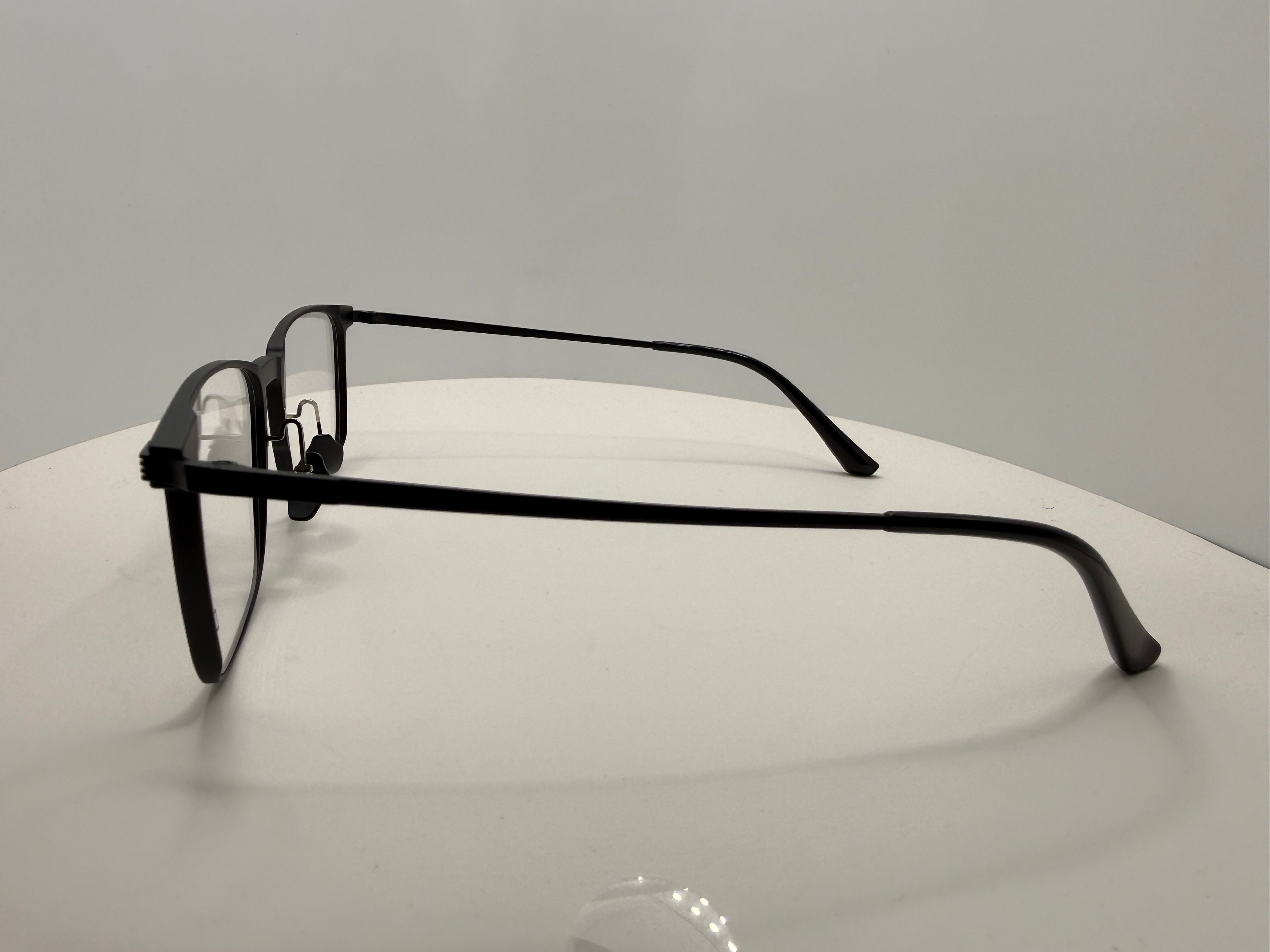 LT7041 C1 Titanium frame with clippers