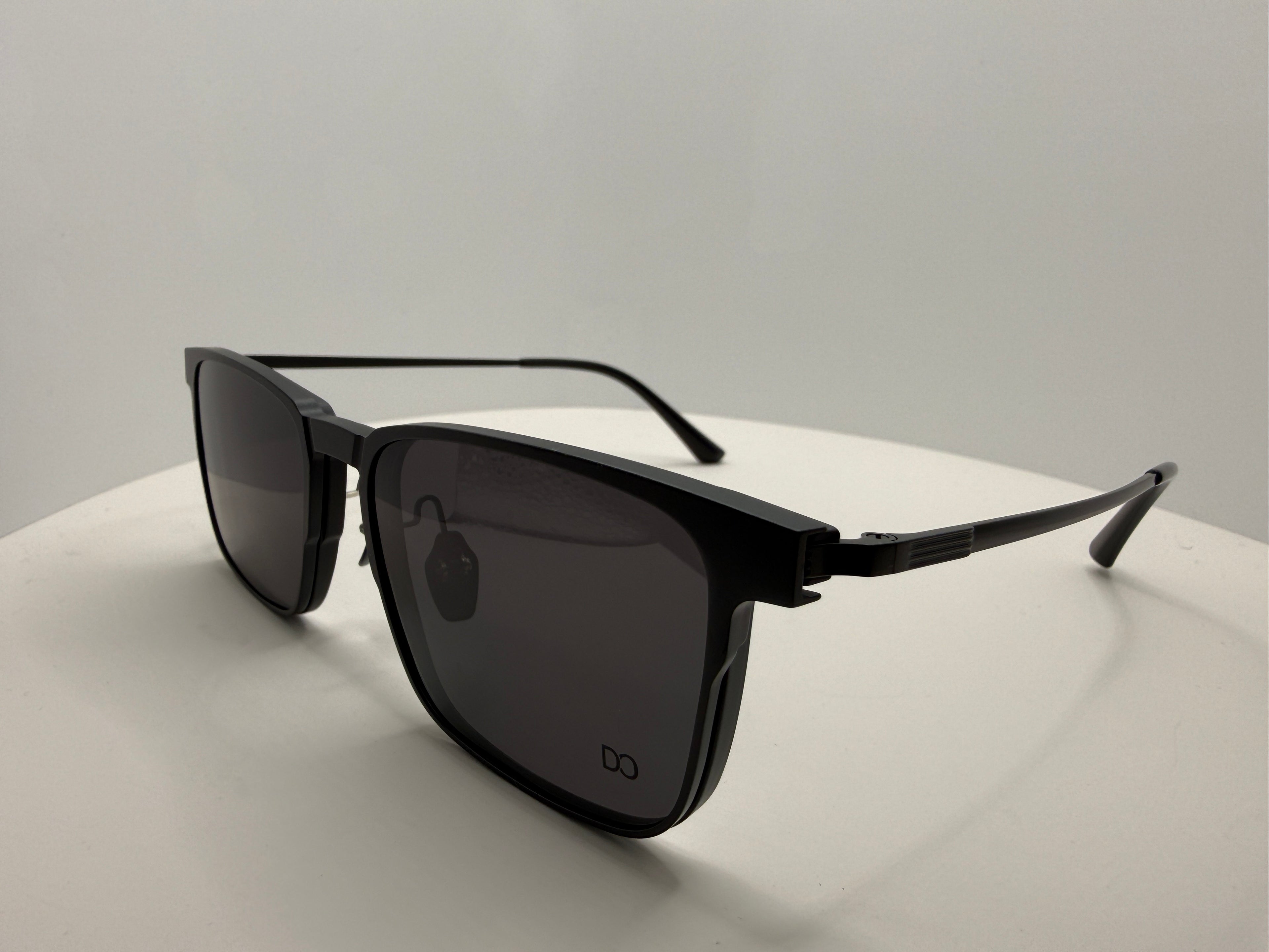LT7041 C1 Titanium frame with clippers