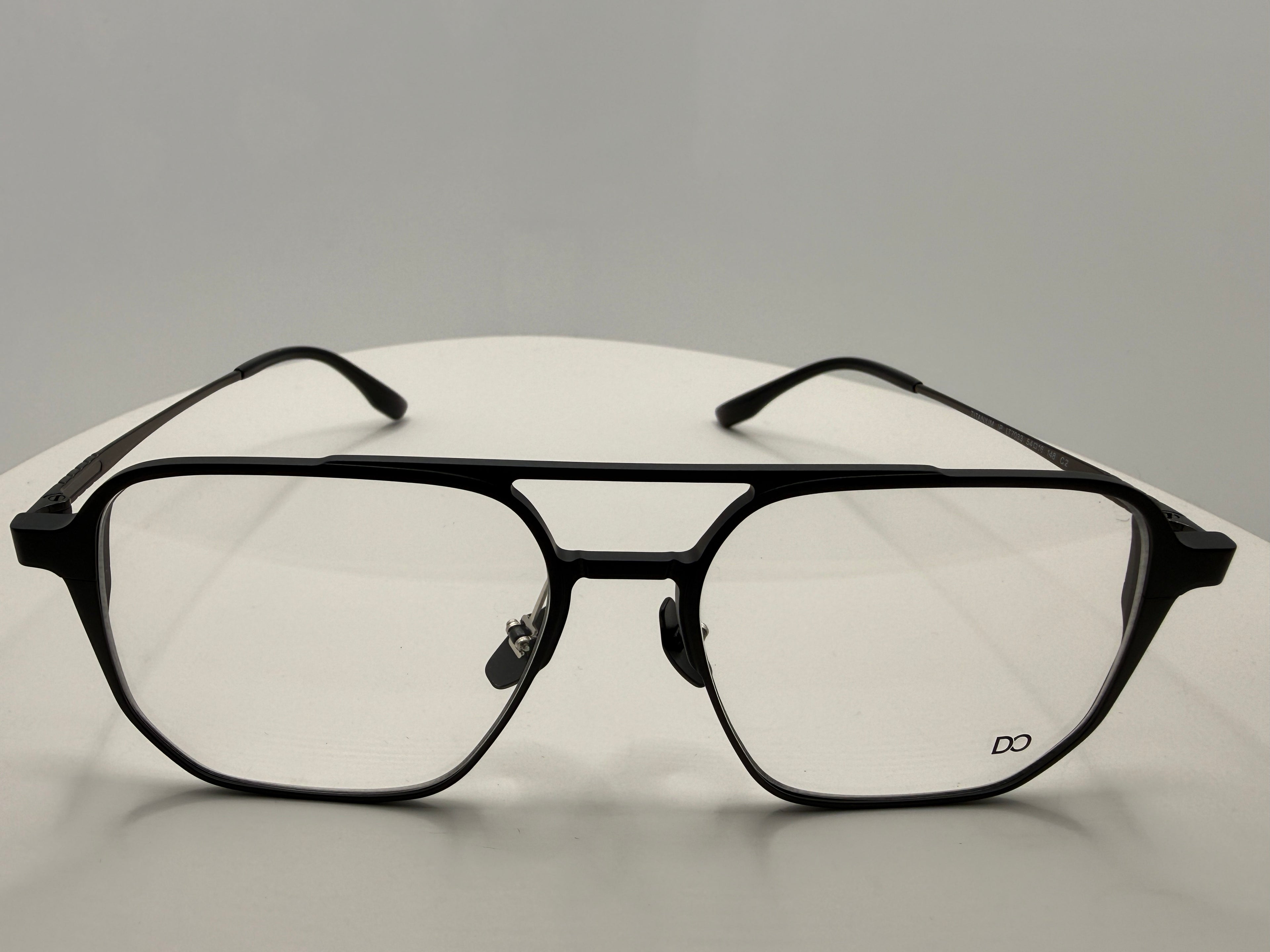 LT7033 C2 Titanium frame with clippers