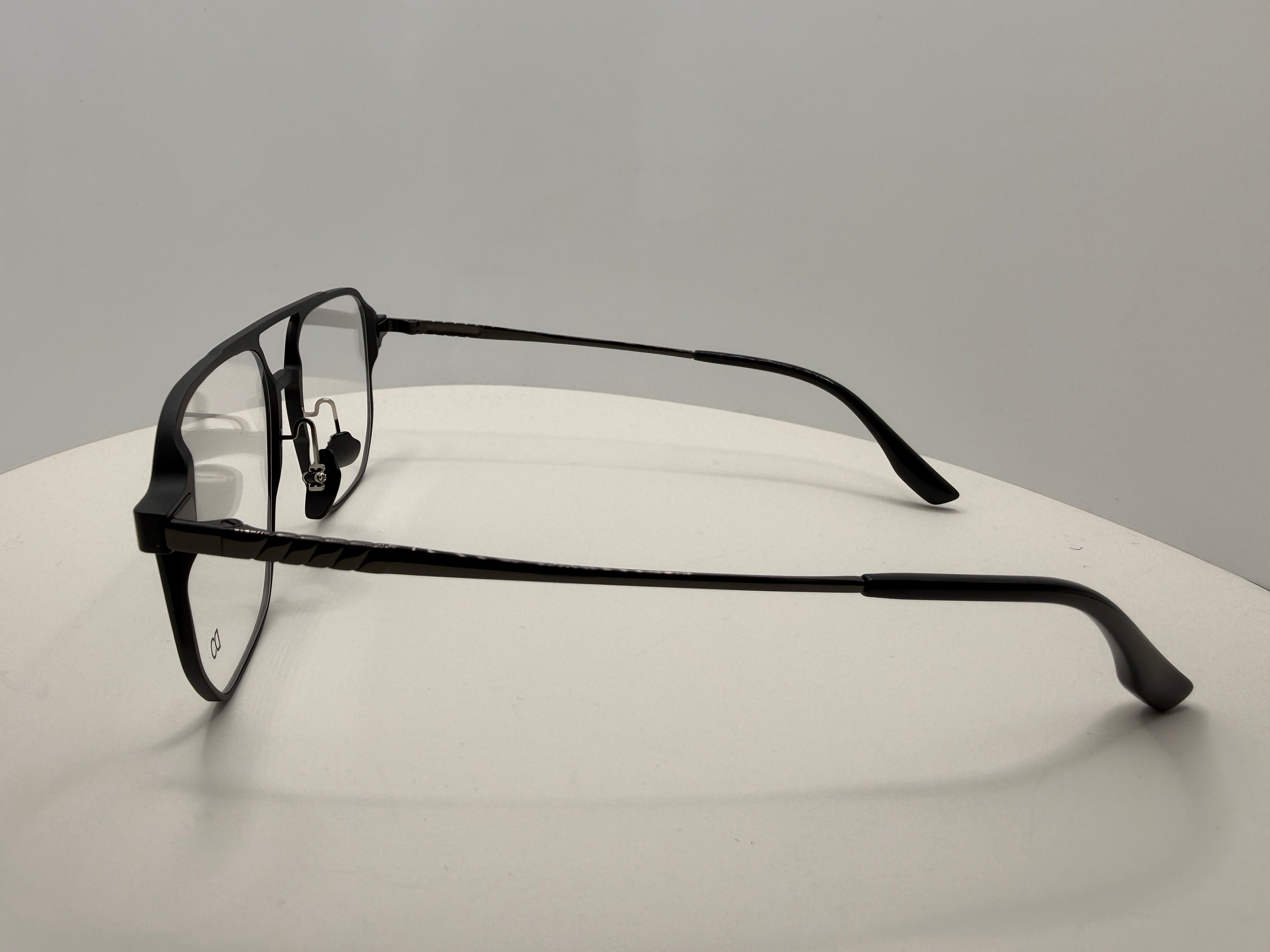 LT7033 C2 Titanium frame with clippers