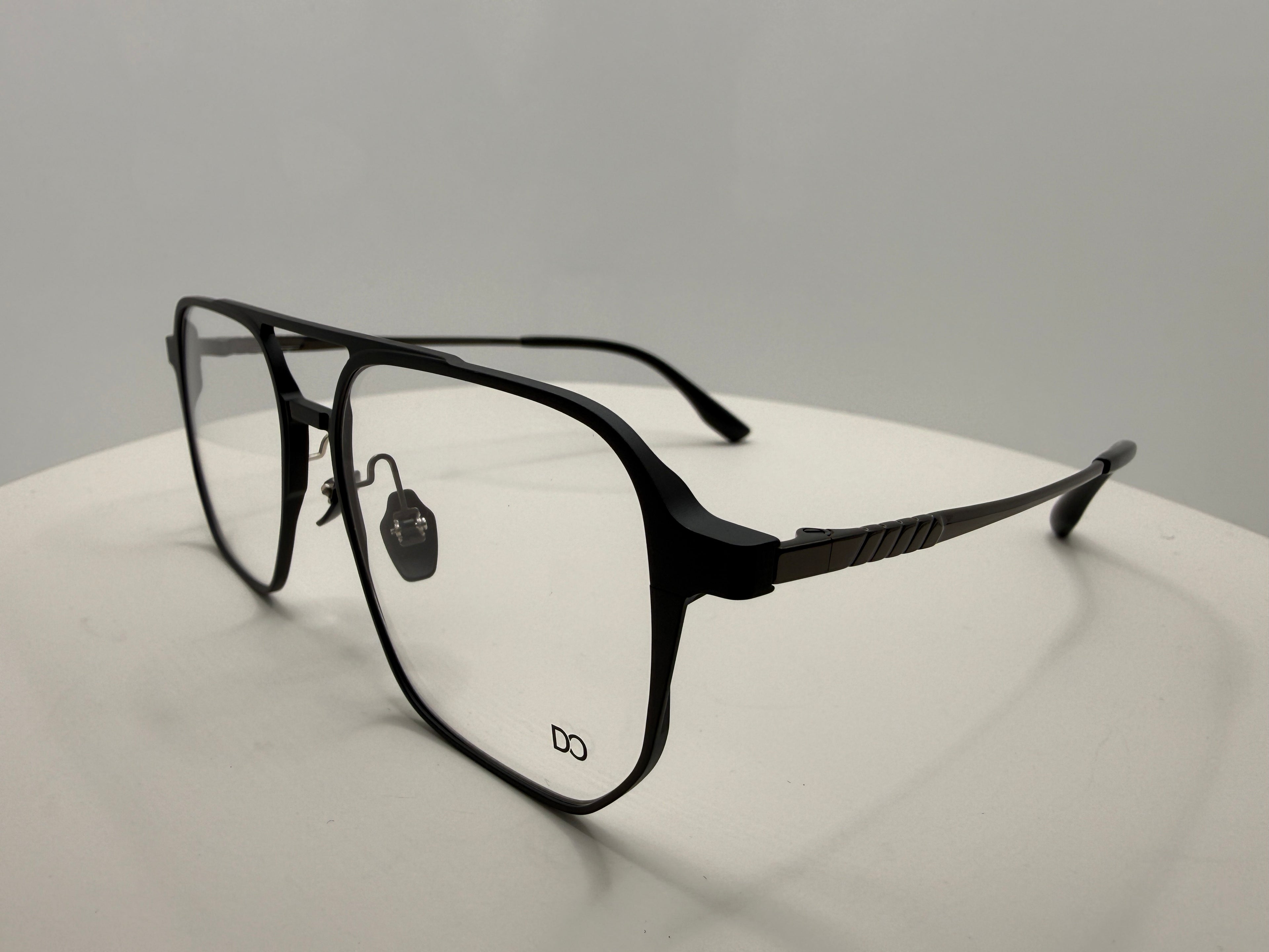 LT7033 C2 Titanium frame with clippers