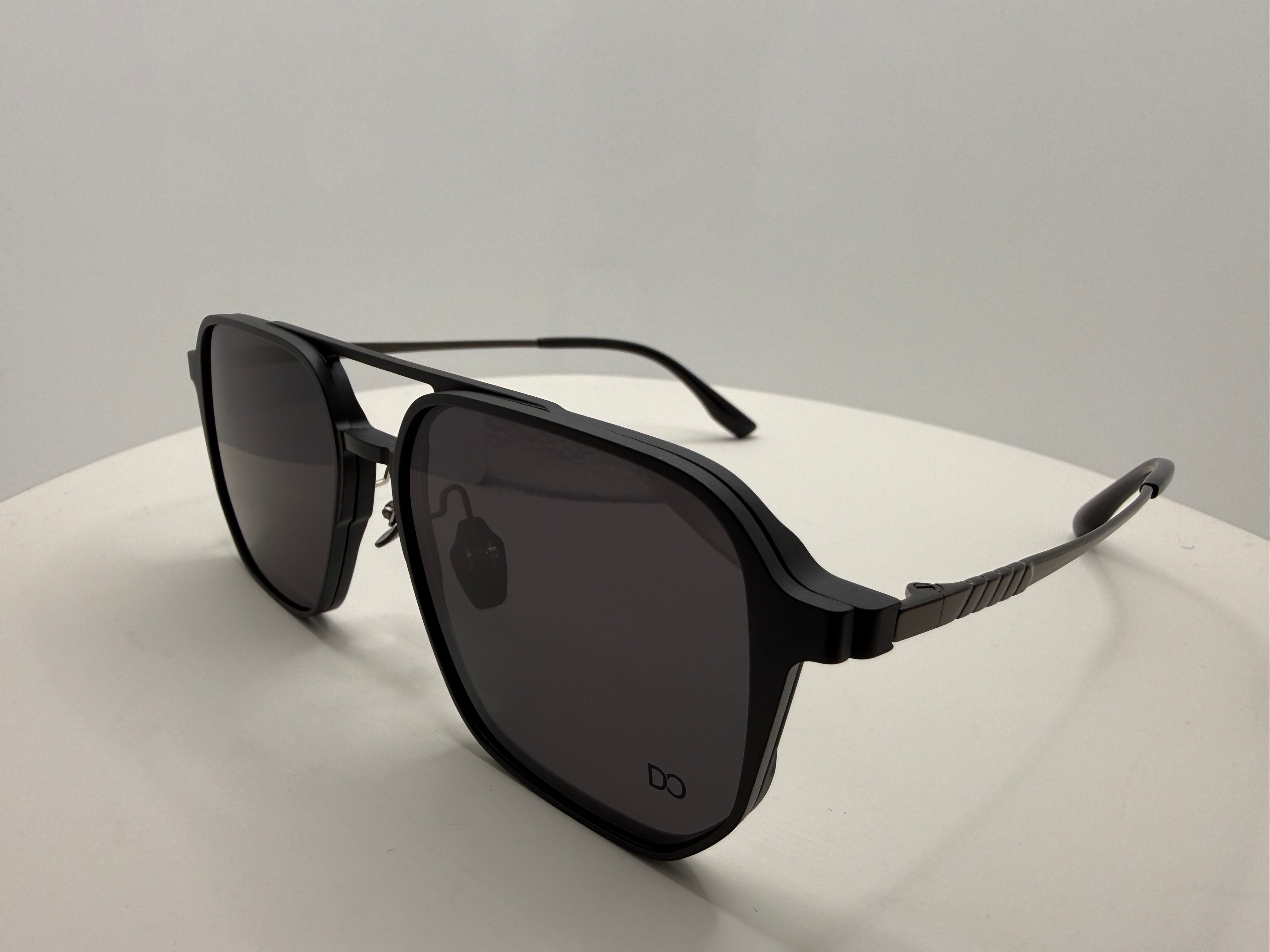 LT7033 C2 Titanium frame with clippers