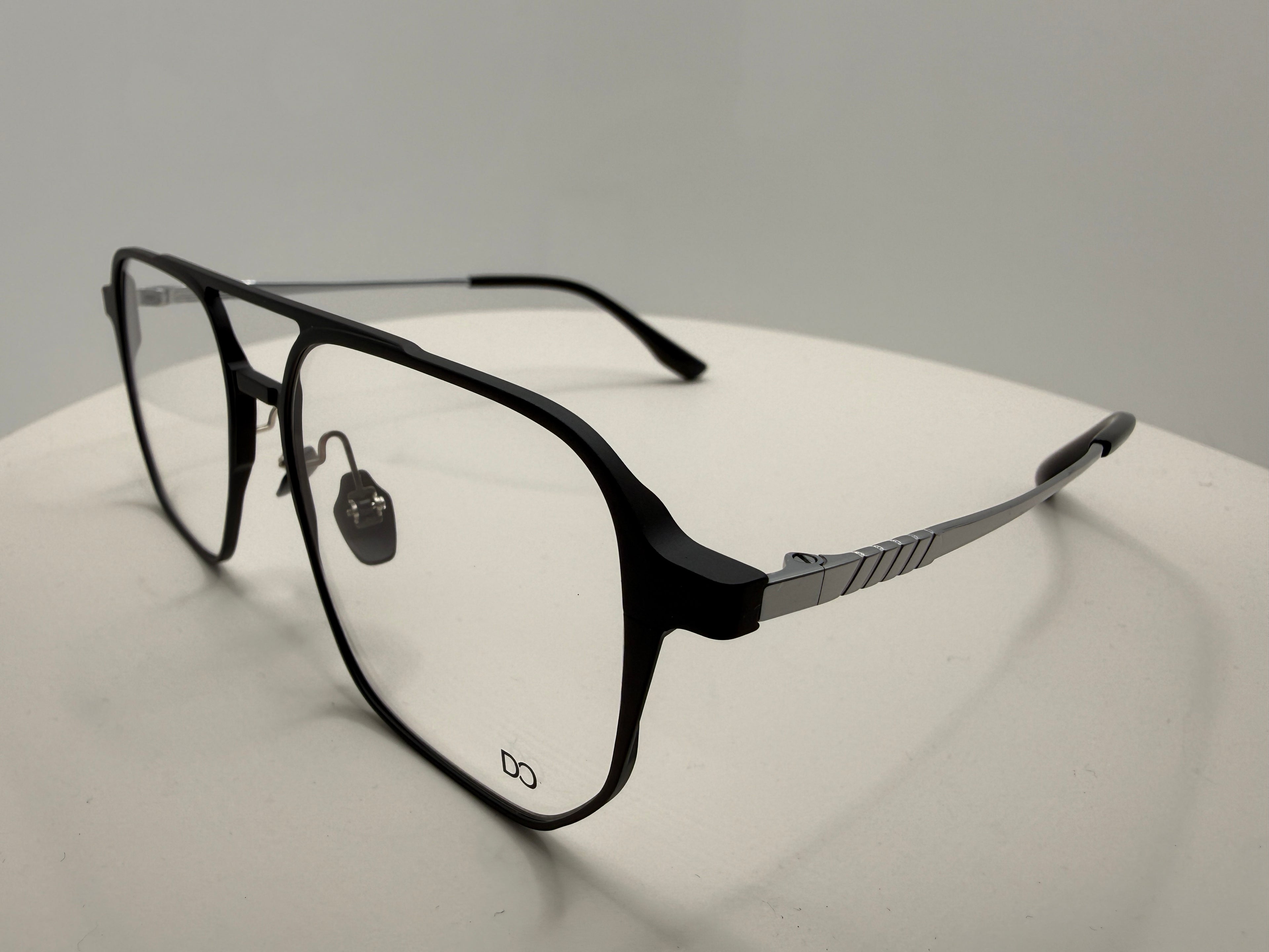 LT7033 Titanium frame with clippers